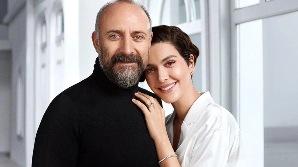 Halit Ergenç portrays Sultan Suleiman. He is married to Bergüzar Korel, his co-star from the TV series One Thousand and One Nights.