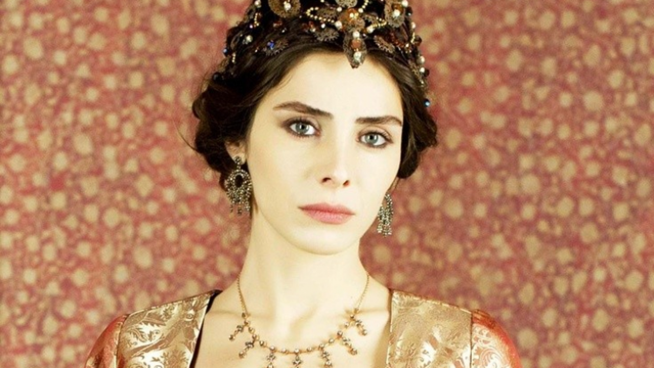 Nur Fettahoğlu is highly admired for both her beauty and acting skills.