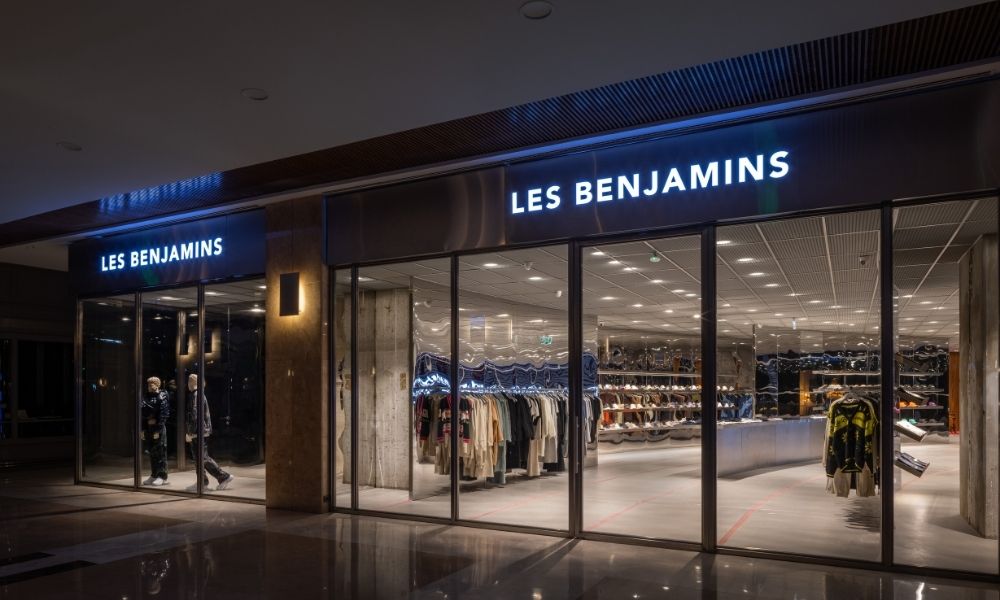 Les Benjamins are especially popular among young people. Even famous American celebrities like Kendall Jenner and Hailey Bieber prefer them.
